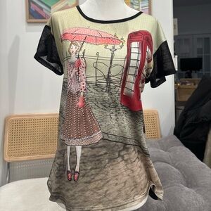 Vintage Y2K graphic tee featuring a London phone booth!